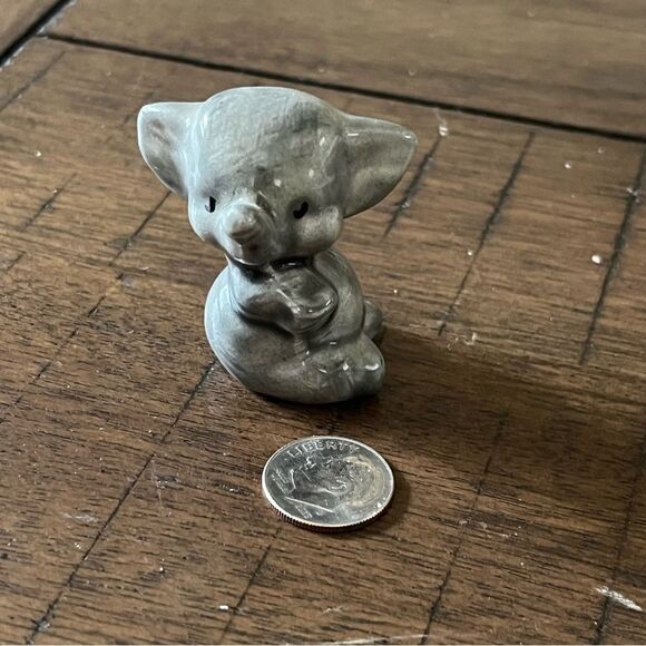 Cute Adorable Vintage Baby Gray Elephant Figurine Trunk up‎ - Picture 3 of 5